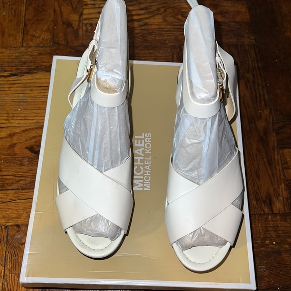 Michael Michael Kors woman’s size 10M - Picture 2 of 5